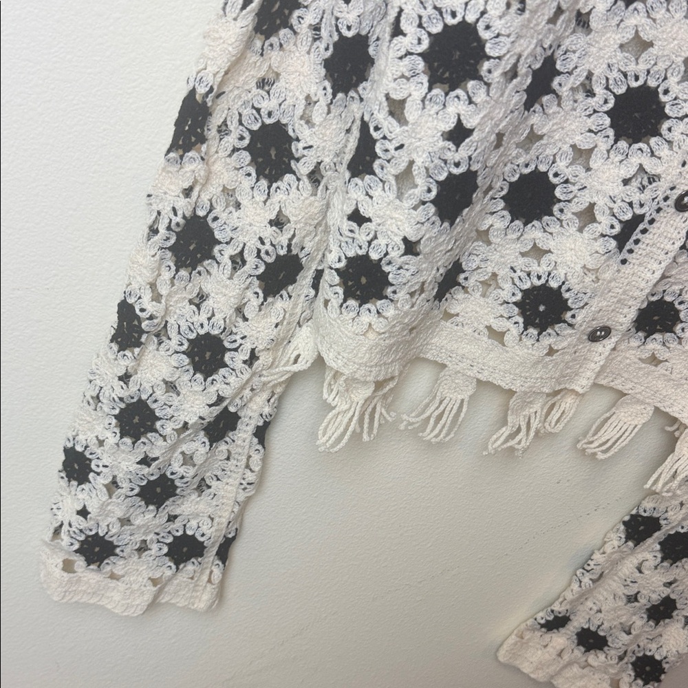 POL Crochet Cropped Cardigan in Cream and Black - Picture 10 of 12